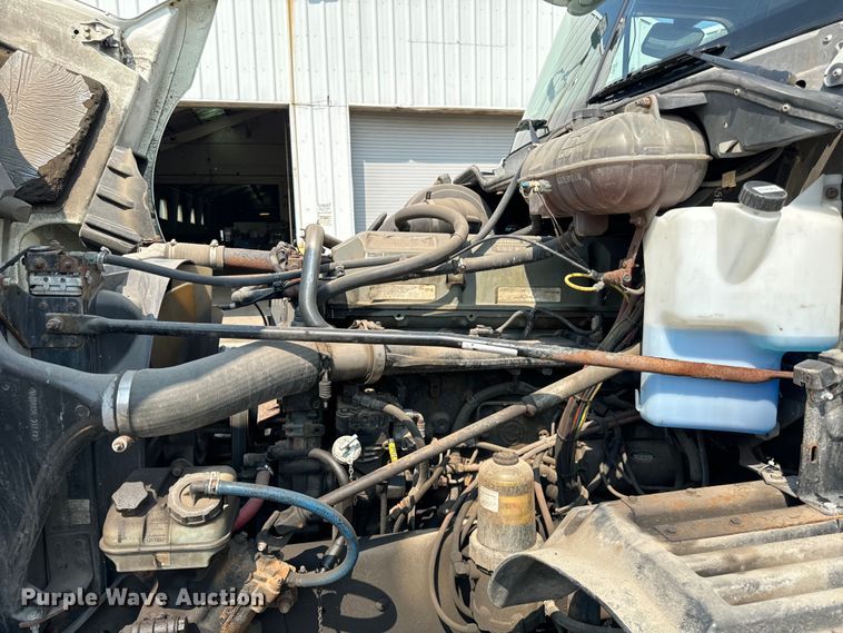 image for item OG9600 2005 Freightliner  Columbia semi truck