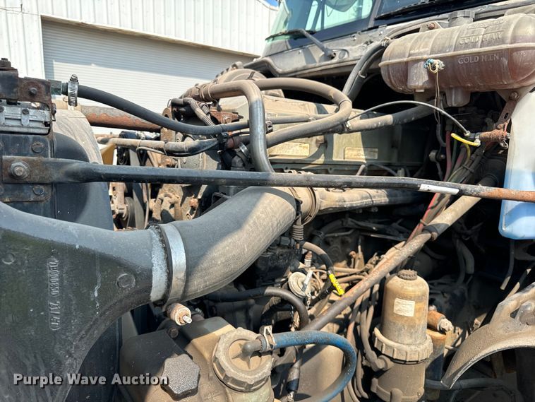 image for item OG9600 2005 Freightliner  Columbia semi truck