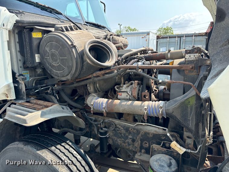 image for item OG9600 2005 Freightliner  Columbia semi truck