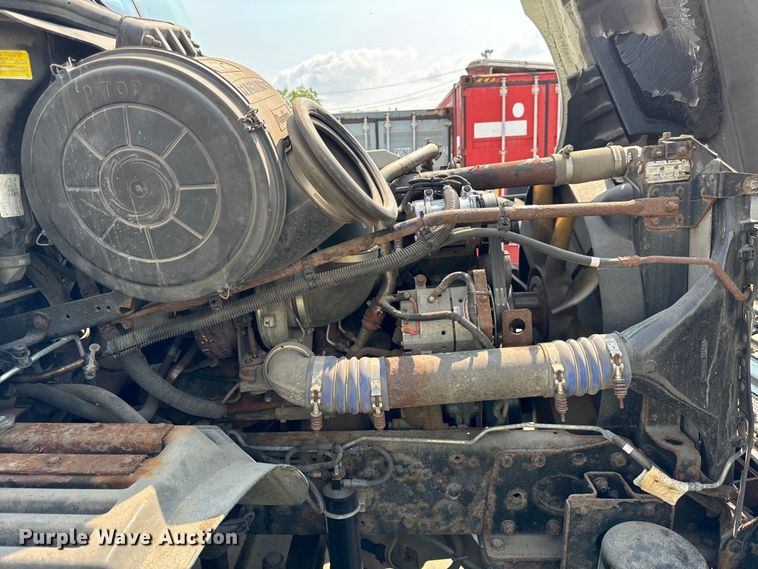 image for item OG9600 2005 Freightliner  Columbia semi truck