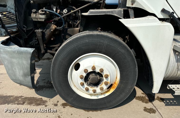 image for item OG9600 2005 Freightliner  Columbia semi truck