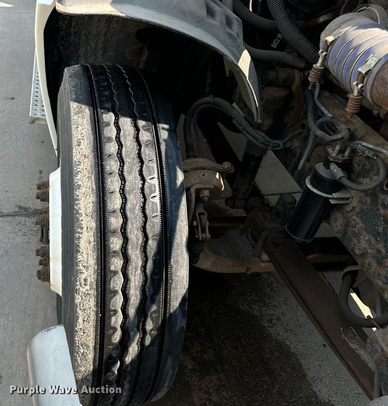 image for item OG9600 2005 Freightliner  Columbia semi truck