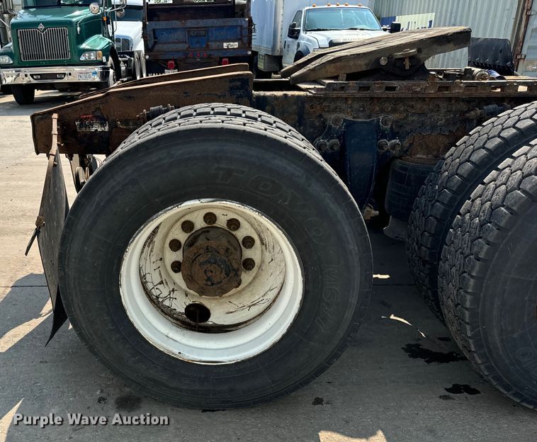 image for item OG9600 2005 Freightliner  Columbia semi truck