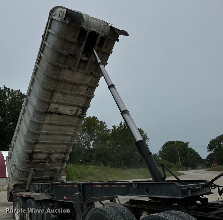 image for item OG9625 1974 Fruehauf ND DA5 24 end dump trailer