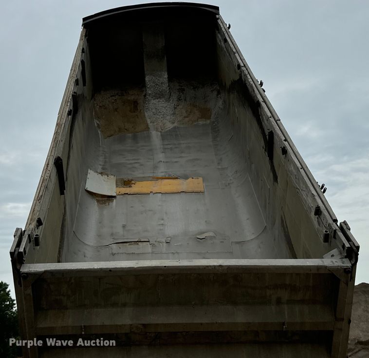 image for item OG9625 1974 Fruehauf ND DA5 24 end dump trailer