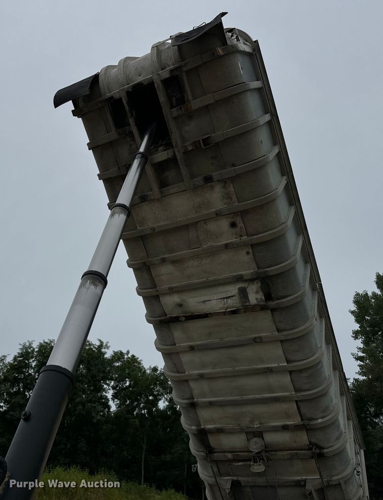 image for item OG9625 1974 Fruehauf ND DA5 24 end dump trailer