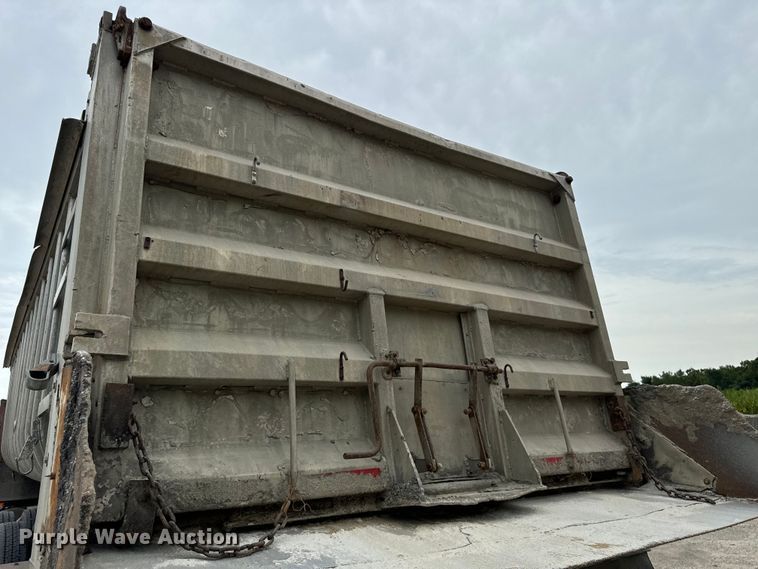 image for item OG9625 1974 Fruehauf ND DA5 24 end dump trailer