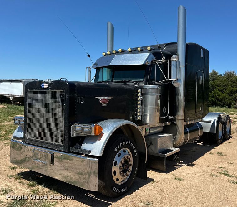 image for item OI9077 2000 Peterbilt 379 EXHD semi truck