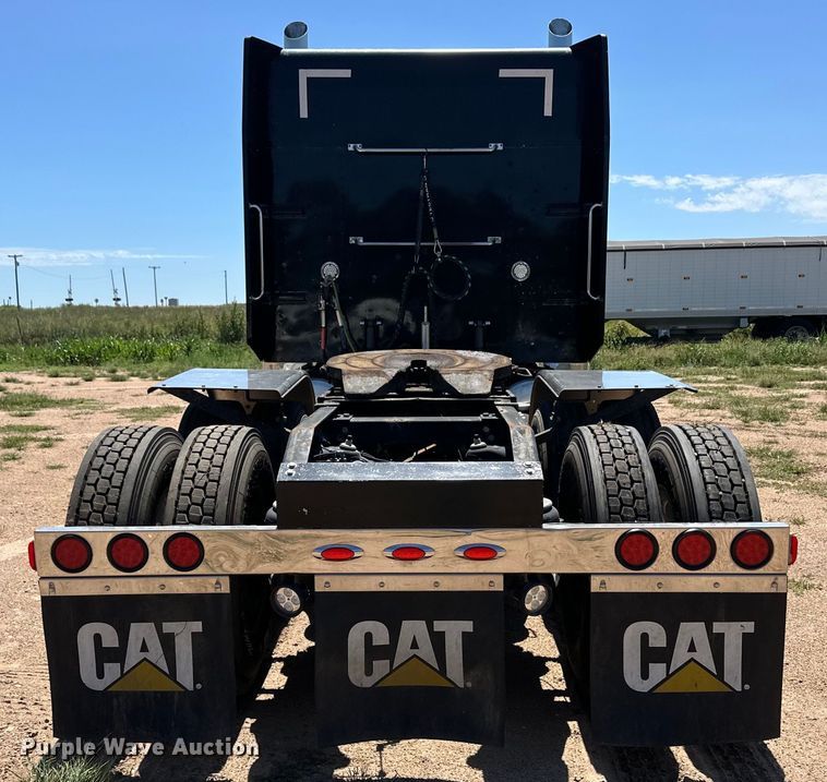 image for item OI9077 2000 Peterbilt 379 EXHD semi truck