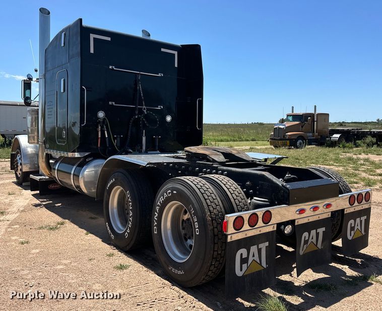 image for item OI9077 2000 Peterbilt 379 EXHD semi truck