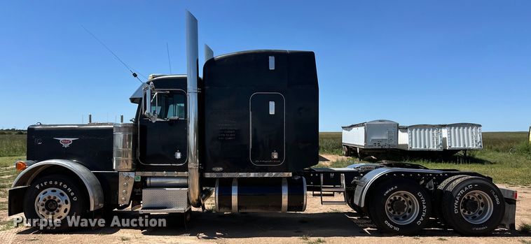 image for item OI9077 2000 Peterbilt 379 EXHD semi truck