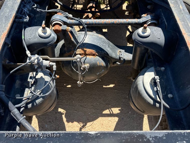 image for item OI9077 2000 Peterbilt 379 EXHD semi truck