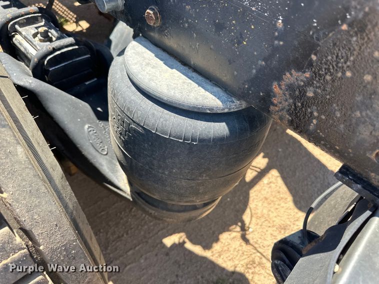 image for item OI9077 2000 Peterbilt 379 EXHD semi truck