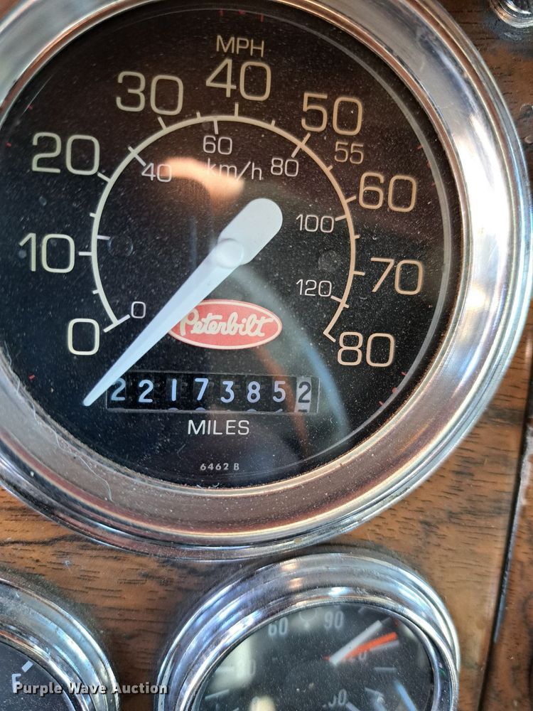 image for item OI9077 2000 Peterbilt 379 EXHD semi truck