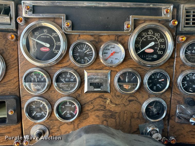 image for item OI9077 2000 Peterbilt 379 EXHD semi truck