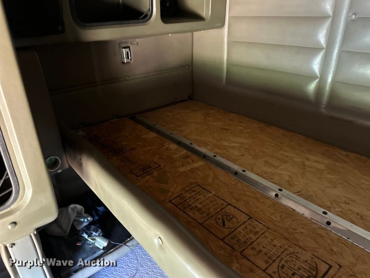 image for item OI9077 2000 Peterbilt 379 EXHD semi truck