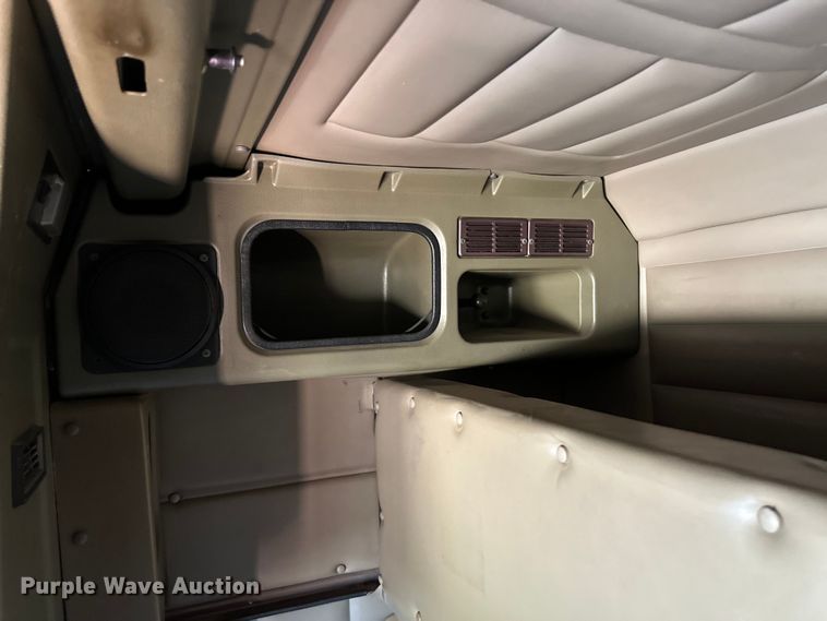 image for item OI9077 2000 Peterbilt 379 EXHD semi truck