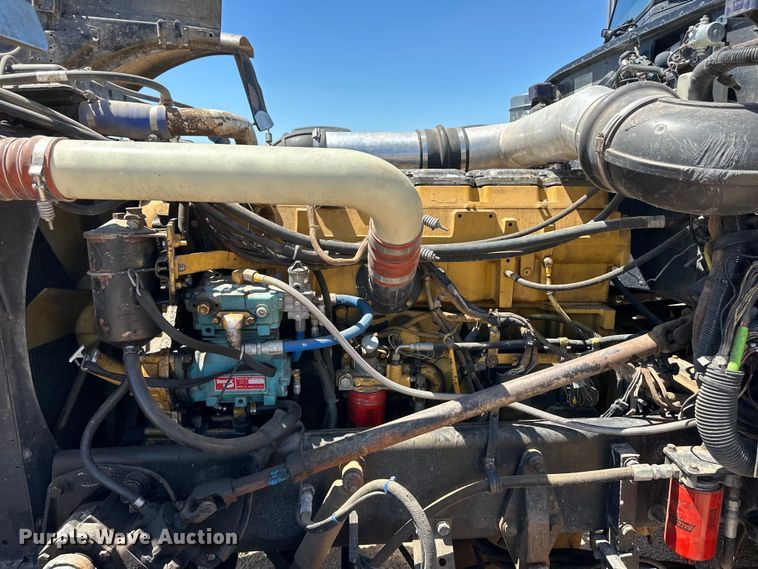 image for item OI9077 2000 Peterbilt 379 EXHD semi truck