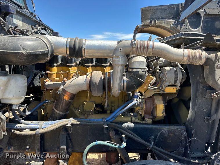 image for item OI9077 2000 Peterbilt 379 EXHD semi truck