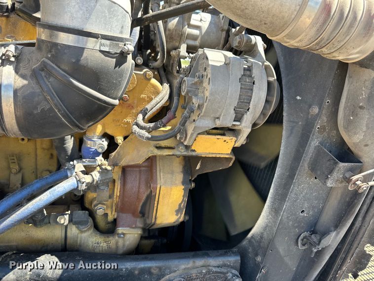 image for item OI9077 2000 Peterbilt 379 EXHD semi truck