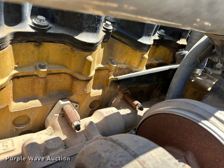 image for item OI9077 2000 Peterbilt 379 EXHD semi truck