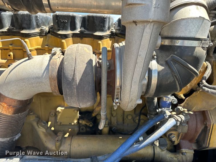 image for item OI9077 2000 Peterbilt 379 EXHD semi truck