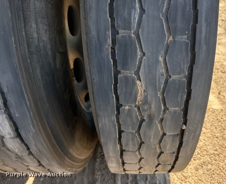 image for item OI9077 2000 Peterbilt 379 EXHD semi truck