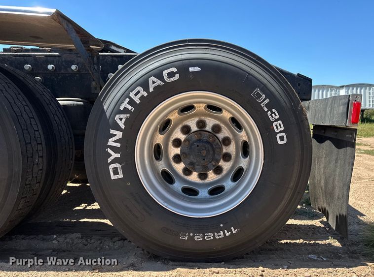 image for item OI9077 2000 Peterbilt 379 EXHD semi truck