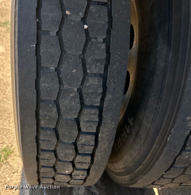 image for item OI9077 2000 Peterbilt 379 EXHD semi truck