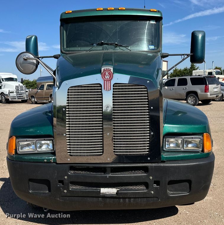 image for item OM9564 2005 Kenworth T600 semi truck
