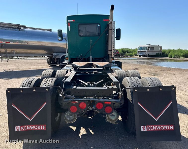 image for item OM9564 2005 Kenworth T600 semi truck