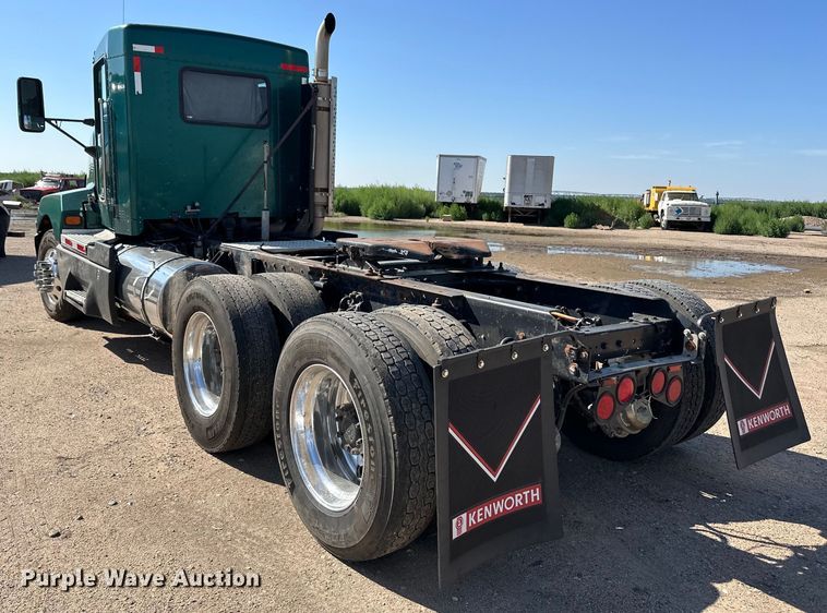 image for item OM9564 2005 Kenworth T600 semi truck