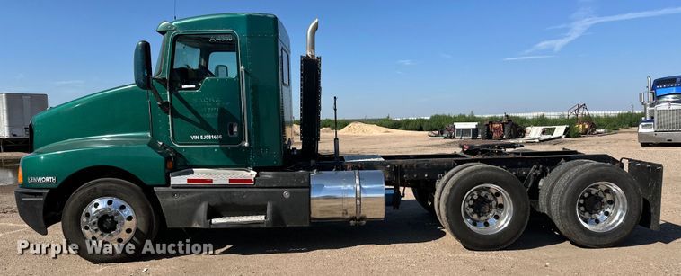 image for item OM9564 2005 Kenworth T600 semi truck