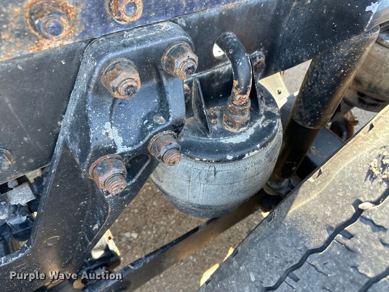 image for item OM9564 2005 Kenworth T600 semi truck