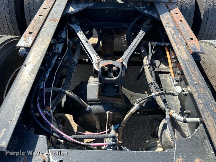 image for item OM9564 2005 Kenworth T600 semi truck