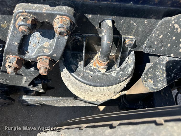 image for item OM9564 2005 Kenworth T600 semi truck