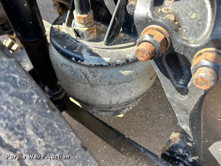 image for item OM9564 2005 Kenworth T600 semi truck