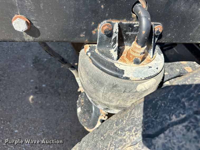 image for item OM9564 2005 Kenworth T600 semi truck