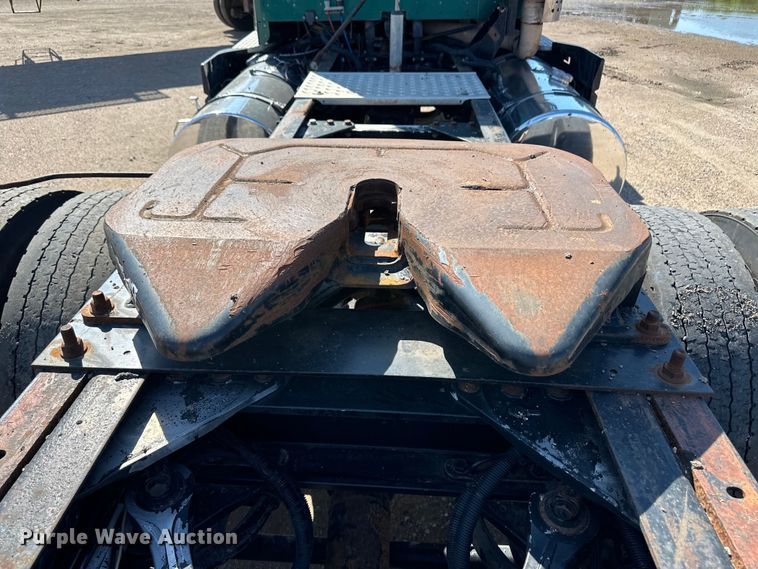 image for item OM9564 2005 Kenworth T600 semi truck