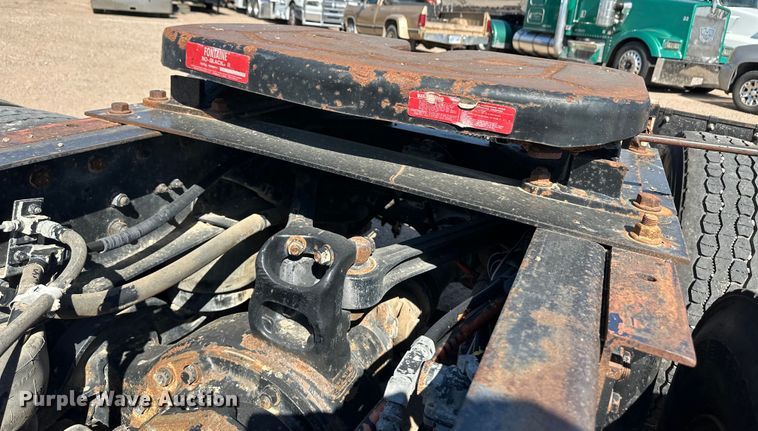 image for item OM9564 2005 Kenworth T600 semi truck