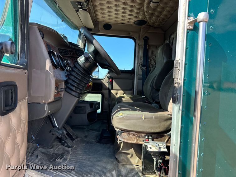 image for item OM9564 2005 Kenworth T600 semi truck