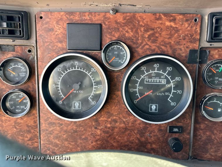 image for item OM9564 2005 Kenworth T600 semi truck