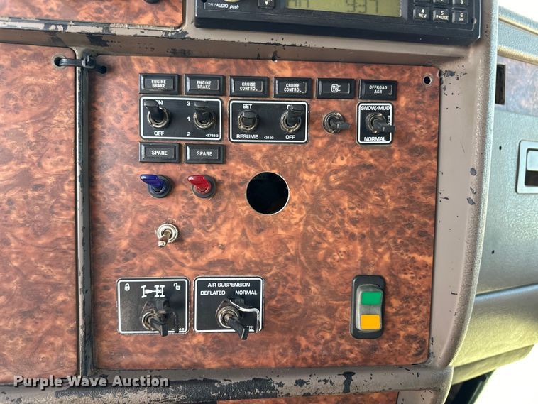 image for item OM9564 2005 Kenworth T600 semi truck