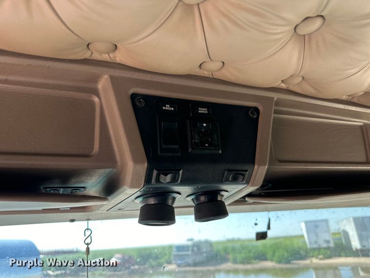 image for item OM9564 2005 Kenworth T600 semi truck