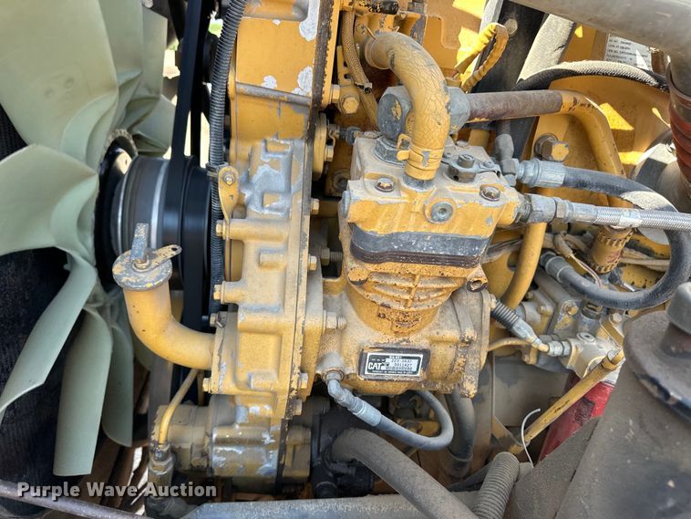 image for item OM9564 2005 Kenworth T600 semi truck