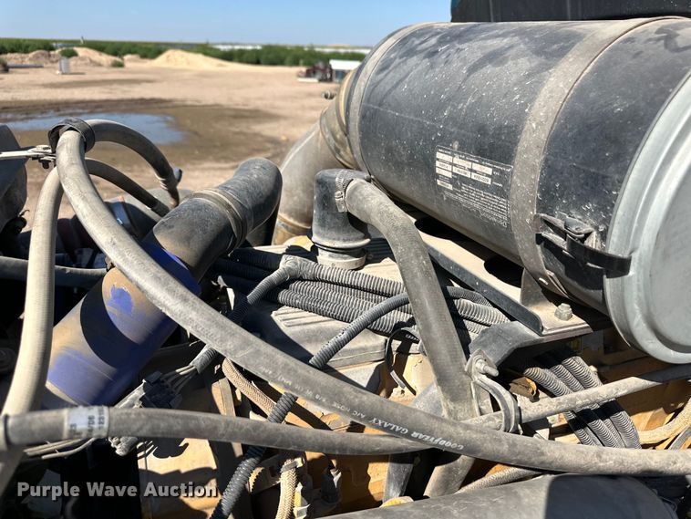 image for item OM9564 2005 Kenworth T600 semi truck