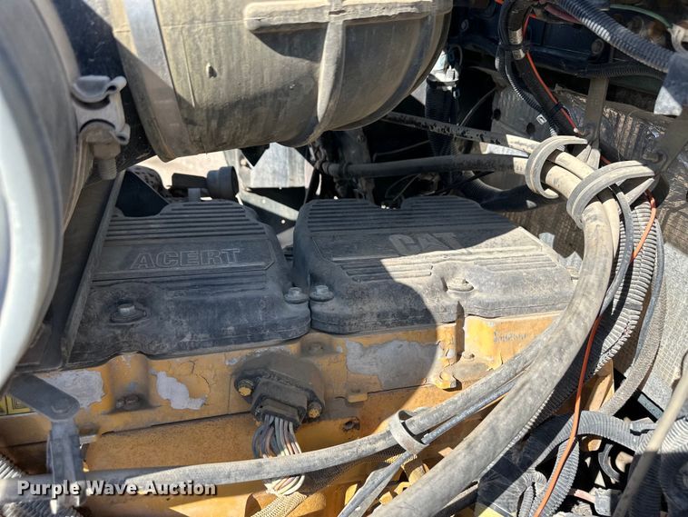 image for item OM9564 2005 Kenworth T600 semi truck