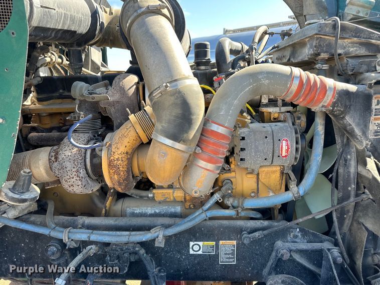 image for item OM9564 2005 Kenworth T600 semi truck