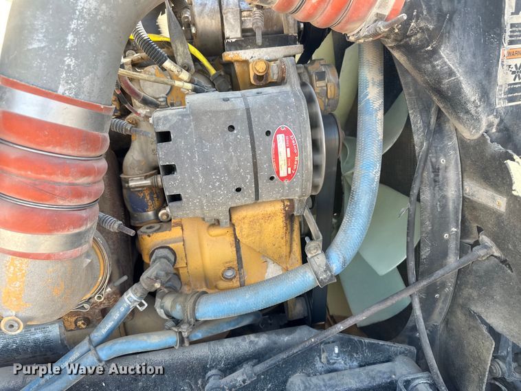 image for item OM9564 2005 Kenworth T600 semi truck