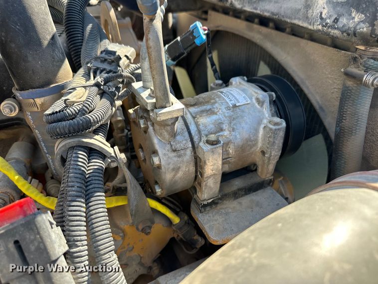 image for item OM9564 2005 Kenworth T600 semi truck